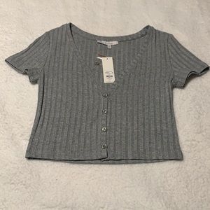 Francesca’s Glo Fashion London Gray Cropped Top, NWT’s, Size Small